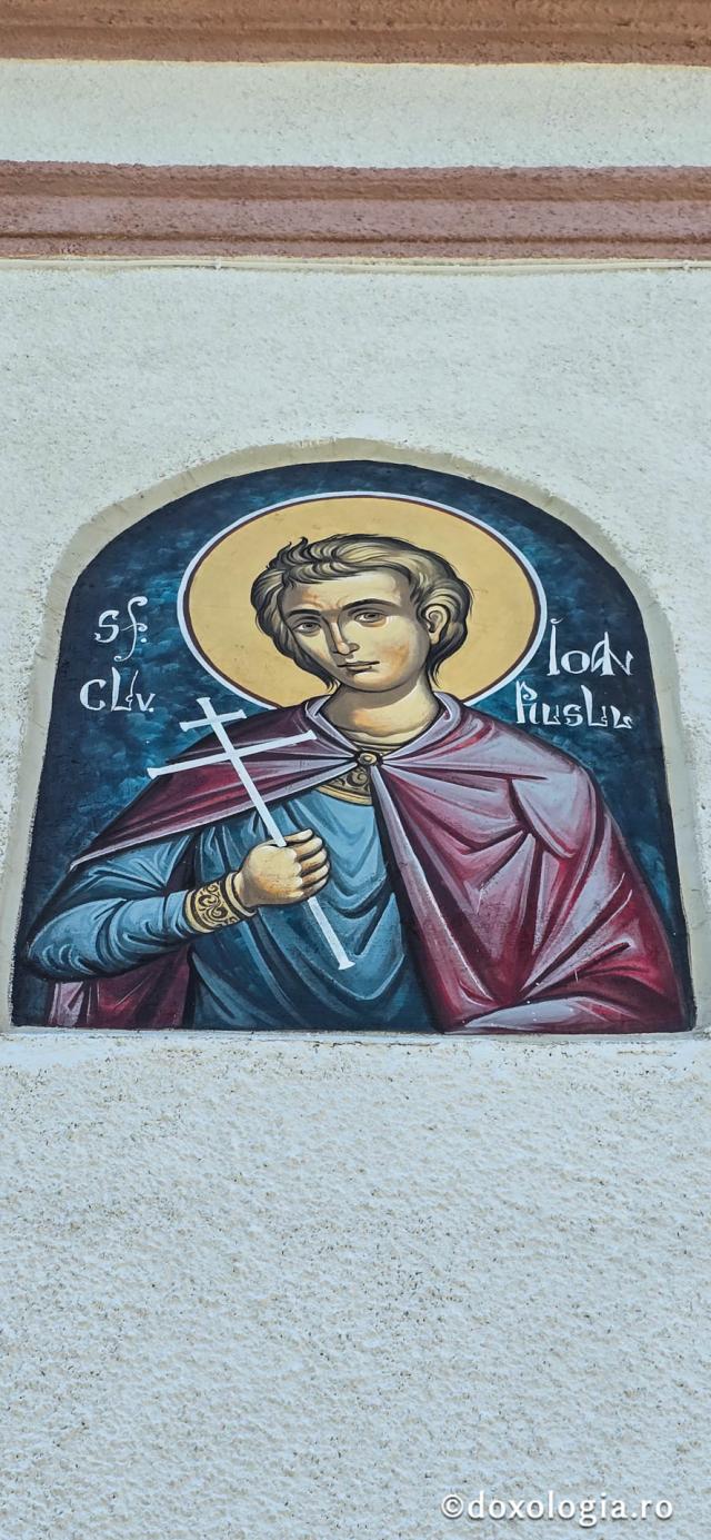Biserica Ortodoxă Română „Sfânta Treime” și „Sfântul Efrem cel Nou” din Viscri / Foto: Bogdan Zamfirescu Biserica Ortodoxă Română „Sfânta Treime” și „Sfântul Efrem cel Nou” din Viscri