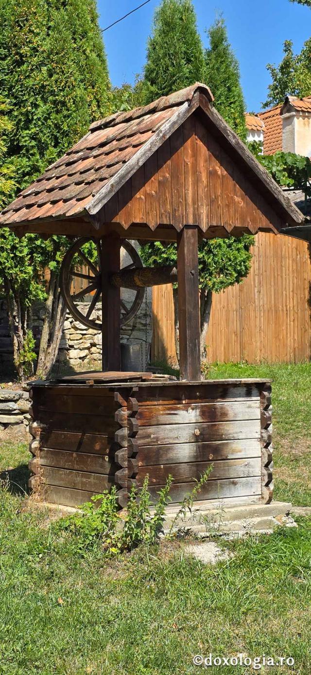 Biserica Ortodoxă Română „Sfânta Treime” și „Sfântul Efrem cel Nou” din Viscri