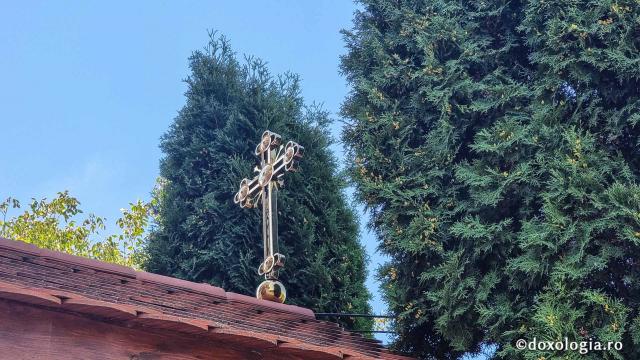 Biserica Ortodoxă Română „Sfânta Treime” și „Sfântul Efrem cel Nou” din Viscri / Foto: Crina Zamfirescu Biserica Ortodoxă Română „Sfânta Treime” și „Sfântul Efrem cel Nou” din Viscri