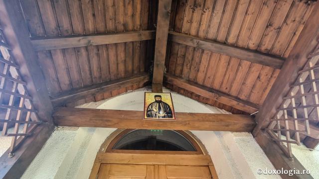 Biserica Ortodoxă Română „Sfânta Treime” și „Sfântul Efrem cel Nou” din Viscri / Foto: Crina Zamfirescu Biserica Ortodoxă Română „Sfânta Treime” și „Sfântul Efrem cel Nou” din Viscri