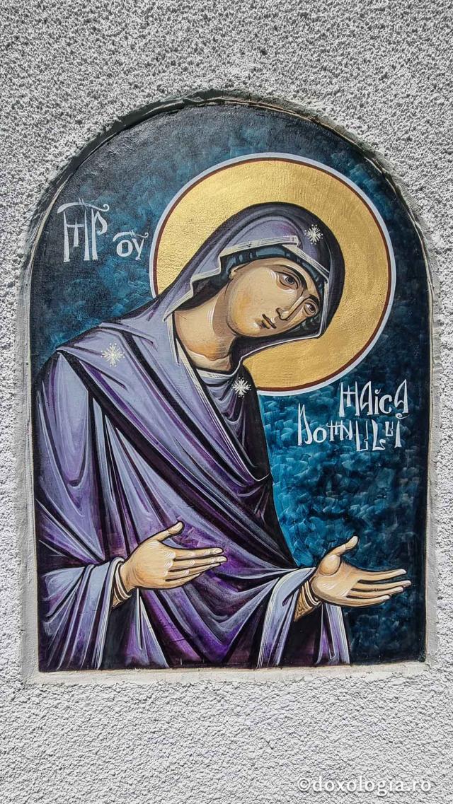 Biserica Ortodoxă Română „Sfânta Treime” și „Sfântul Efrem cel Nou” din Viscri / Foto: Crina Zamfirescu Biserica Ortodoxă Română „Sfânta Treime” și „Sfântul Efrem cel Nou” din Viscri