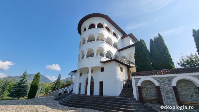 Mănăstirea „Naşterea Sfântului Ioan Botezătorul” Antonești
