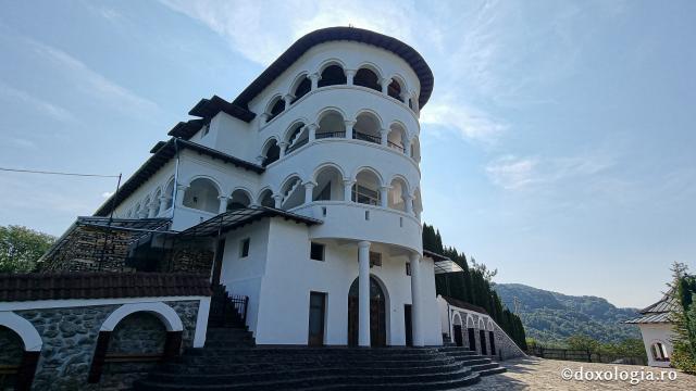 Mănăstirea „Naşterea Sfântului Ioan Botezătorul” Antonești