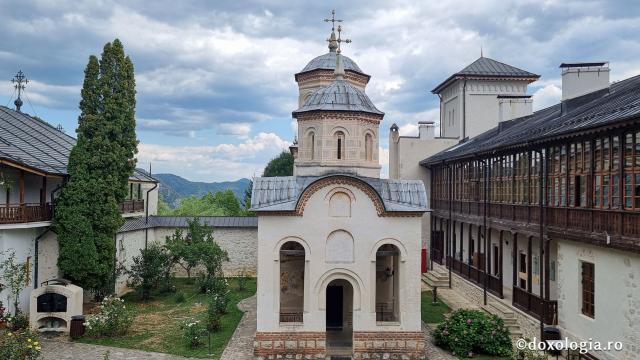 Mănăstirea Arnota