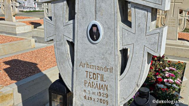 Mormântul părintelui Teofil Părăian, Mănăstirea Brâncoveanu de la Sâmbăta de Sus