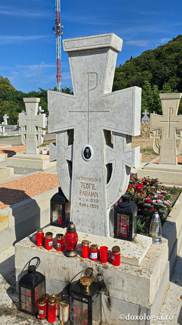 Mormântul părintelui Teofil Părăian, Mănăstirea Brâncoveanu de la Sâmbăta de Sus