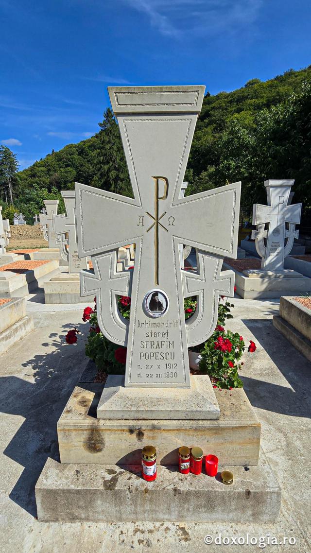 Mormântul părintelui Serafim Popescu, Mănăstirea Brâncoveanu de la Sâmbăta de Sus