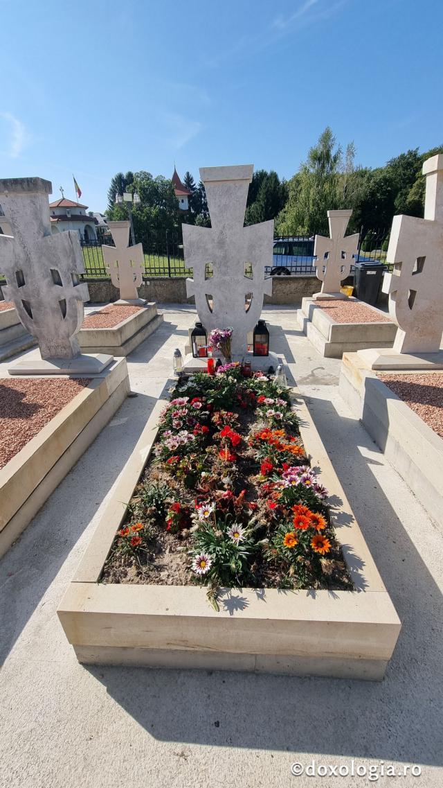 Mormântul părintelui Teofil Părăian, Mănăstirea Brâncoveanu de la Sâmbăta de Sus