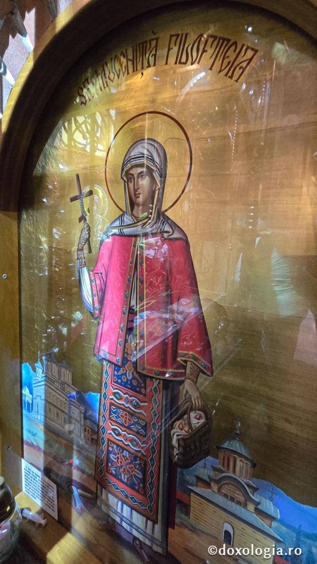 Racla cu moaștele Sfintei Filofteia de la Curtea de Argeș