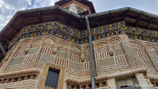 Mănăstirea Dintr-un Lemn - Biserica de piatră