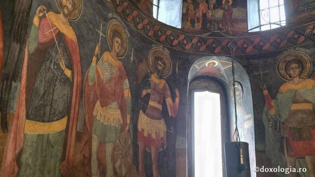 Mănăstirea Dintr-un Lemn - Biserica de piatră