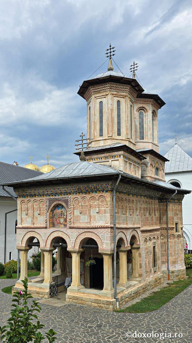 Mănăstirea Dintr-un Lemn - Biserica de piatră