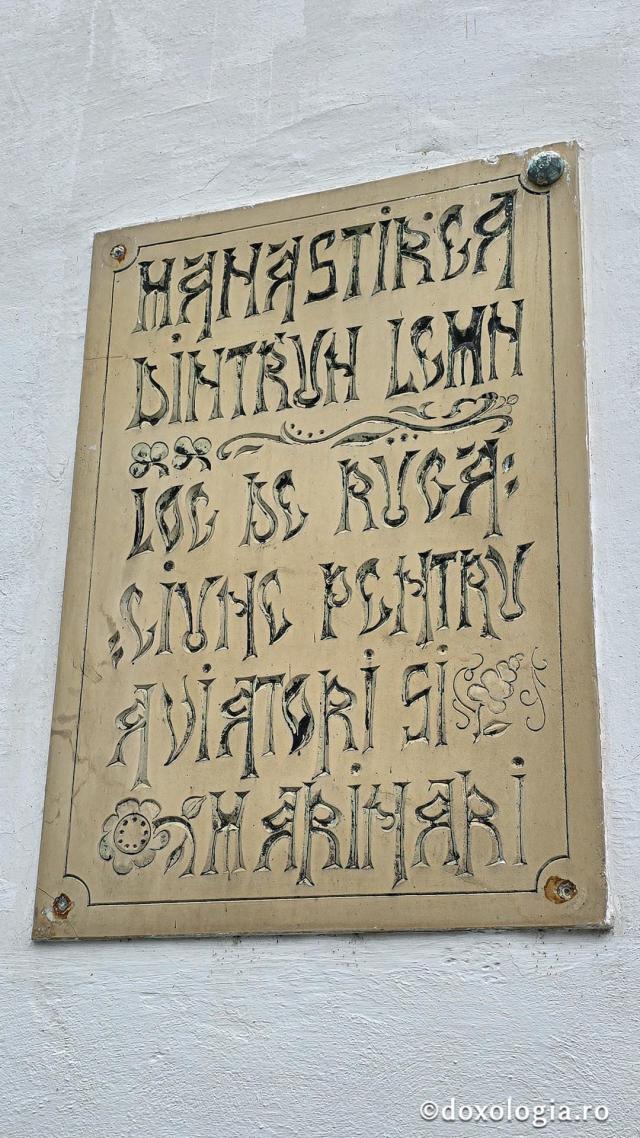 Mănăstirea Dintr-un Lemn