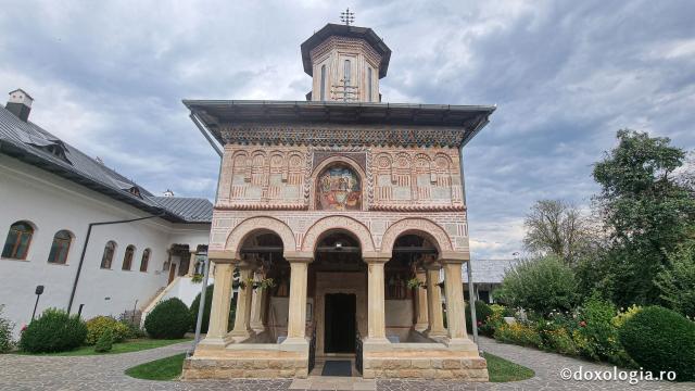 Mănăstirea Dintr-un Lemn - Biserica de piatră