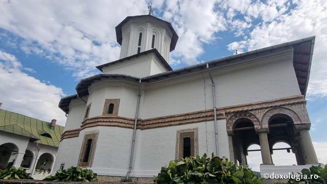 Mănăstirea Govora – una dintre cele mai vechi mănăstiri din Țara Românească / Foto: Crina Zamfirescu Mănăstirea Govora
