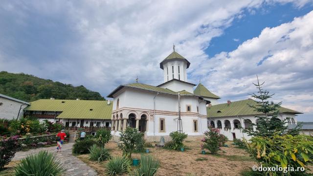 Mănăstirea Govora – una dintre cele mai vechi mănăstiri din Țara Românească / Foto: Crina Zamfirescu Mănăstirea Govora