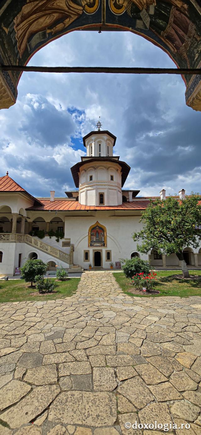 Mănăstirea Hurezi, cea mai importantă ctitorie a domnitorului martir Constantin Brâncoveanu / Foto: Bogdan Zamfirescu Mănăstirea Hurezi