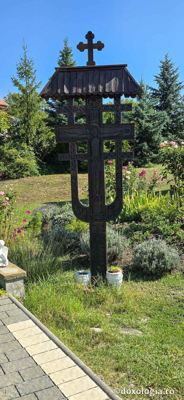 Mănăstirea „Înălțarea Sfintei Cruci” Sădinca