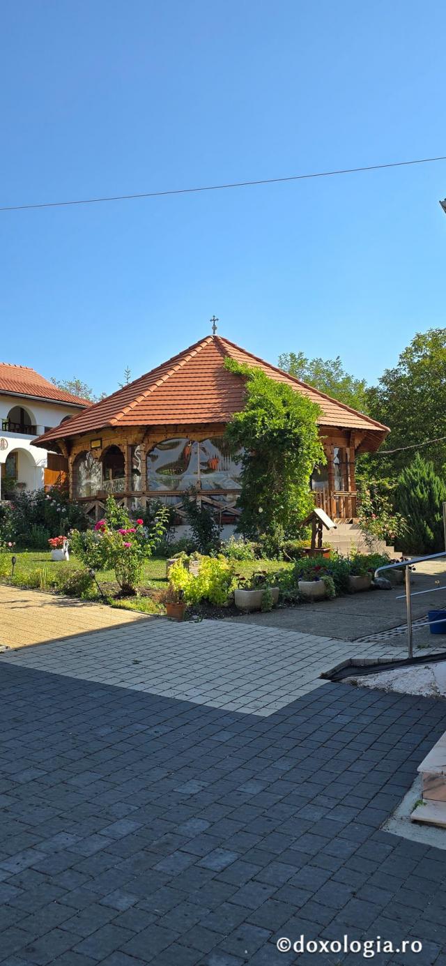 Mănăstirea „Înălțarea Sfintei Cruci” Sădinca
