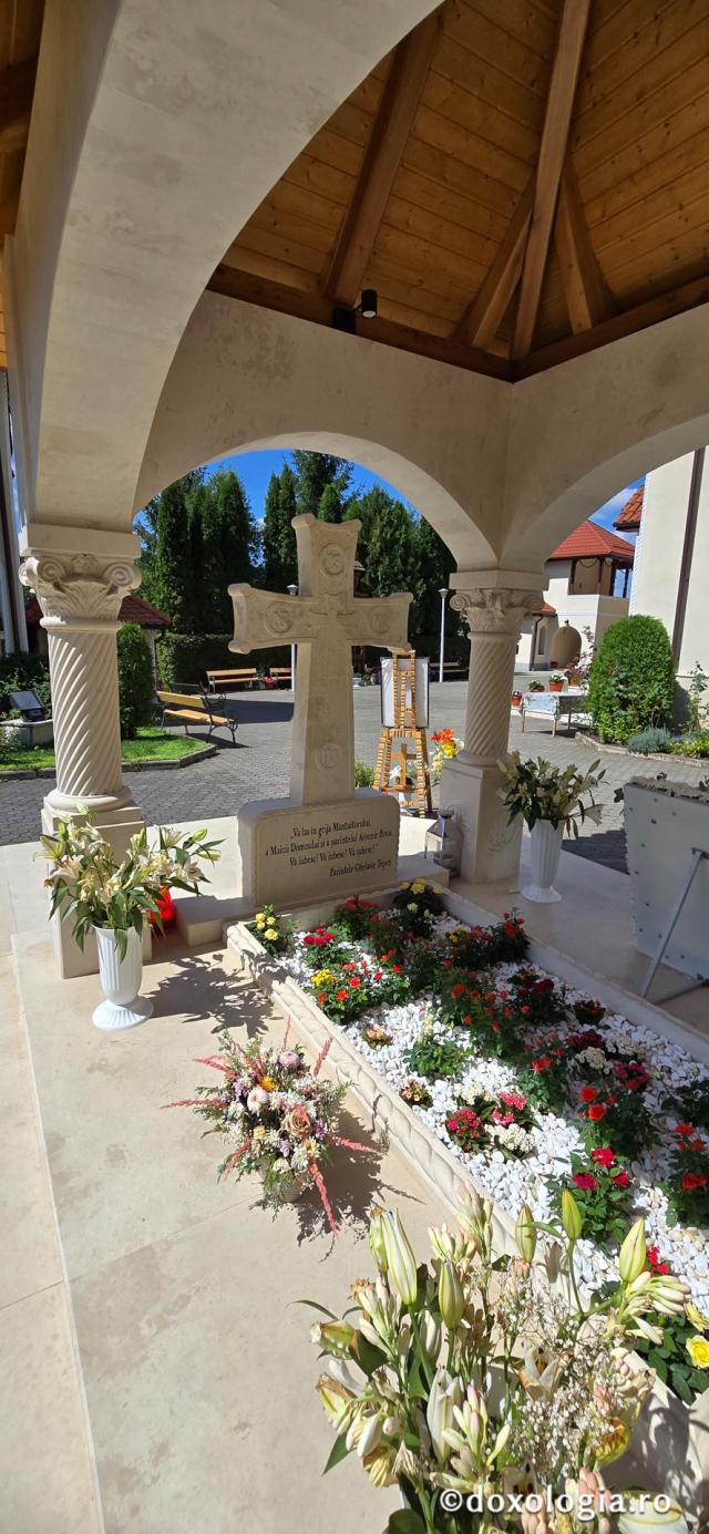 Mănăstirea „Sfântul Mare Mucenic Dimitrie” Sighișoara