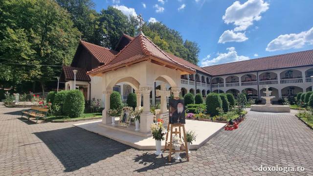 Mănăstirea „Sfântul Mare Mucenic Dimitrie” Sighișoara