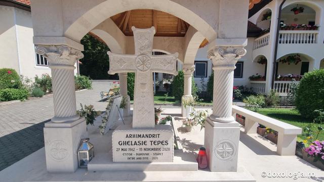 Mănăstirea „Sfântul Mare Mucenic Dimitrie” Sighișoara
