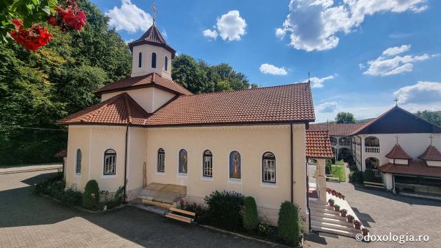 Mănăstirea „Sfântul Mare Mucenic Dimitrie” Sighișoara