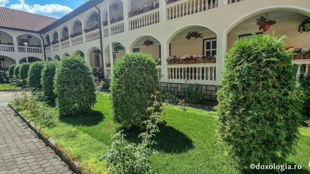 Mănăstirea „Sfântul Mare Mucenic Dimitrie” Sighișoara