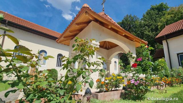 Mănăstirea „Sfântul Mare Mucenic Dimitrie” Sighișoara