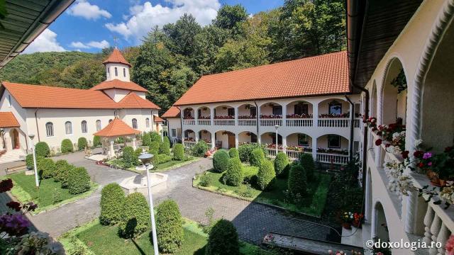 Mănăstirea „Sfântul Mare Mucenic Dimitrie” Sighișoara