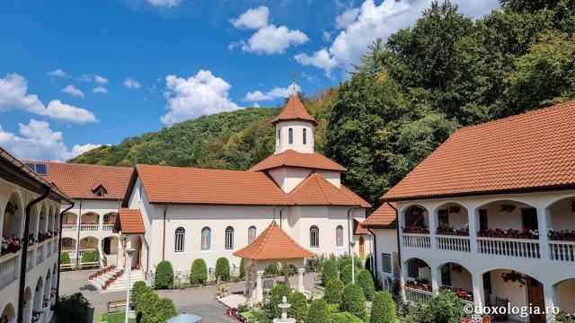 Mănăstirea „Sfântul Mare Mucenic Dimitrie” Sighișoara