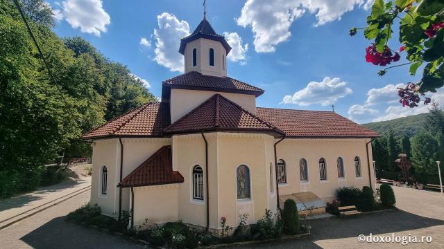 Mănăstirea „Sfântul Mare Mucenic Dimitrie” Sighișoara