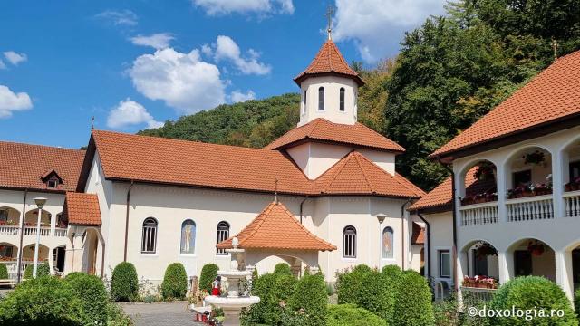 Mănăstirea „Sfântul Mare Mucenic Dimitrie” Sighișoara