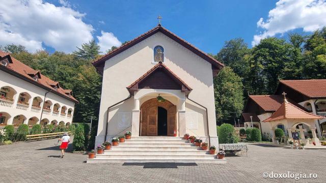 Mănăstirea „Sfântul Mare Mucenic Dimitrie” Sighișoara