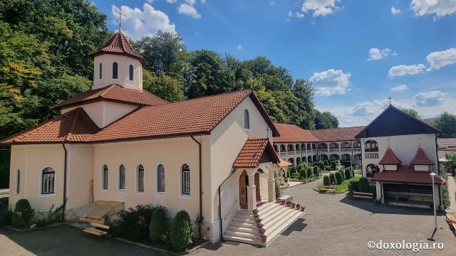 Mănăstirea „Sfântul Mare Mucenic Dimitrie” Sighișoara