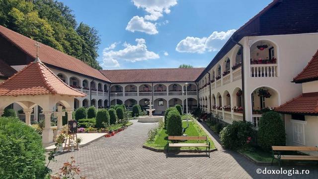 Mănăstirea „Sfântul Mare Mucenic Dimitrie” Sighișoara