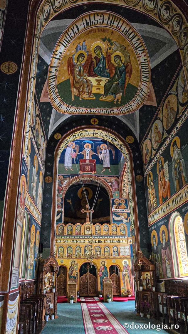„Drumul prin nori”: pelerinaj la Mănăstirea Sfântul Ilie Paltinul, pe Transfăgărășan / Foto: Bogdan Zamfirescu Mănăstirea Sfântul Ilie Paltinul