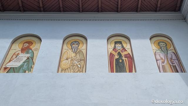 „Drumul prin nori”: pelerinaj la Mănăstirea Sfântul Ilie Paltinul, pe Transfăgărășan / Foto: Crina Zamfirescu Mănăstirea Sfântul Ilie Paltinul
