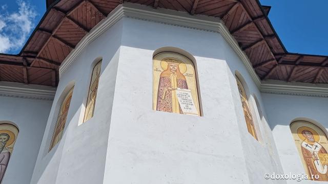„Drumul prin nori”: pelerinaj la Mănăstirea Sfântul Ilie Paltinul, pe Transfăgărășan / Foto: Crina Zamfirescu Mănăstirea Sfântul Ilie Paltinul