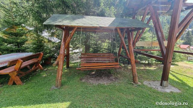 „Drumul prin nori”: pelerinaj la Mănăstirea Sfântul Ilie Paltinul, pe Transfăgărășan / Foto: Crina Zamfirescu Mănăstirea Sfântul Ilie Paltinul