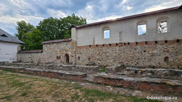 Ruinele chiliilor - Ansamblul fostului schit Fedeleșoiu