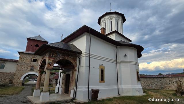 Biserica „Sfinții Apostoli Petru și Pavel”