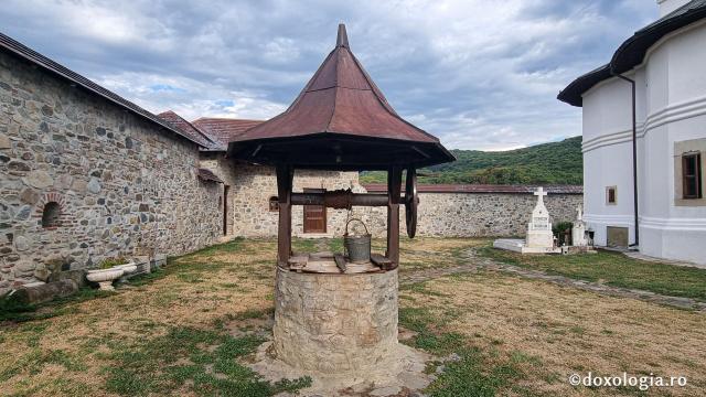 Ansamblul fostului schit Fedeleșoiu