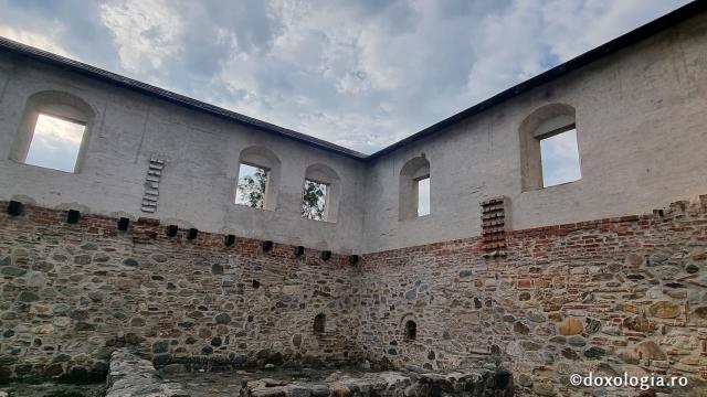 Ruinele chiliilor - Ansamblul fostului schit Fedeleșoiu
