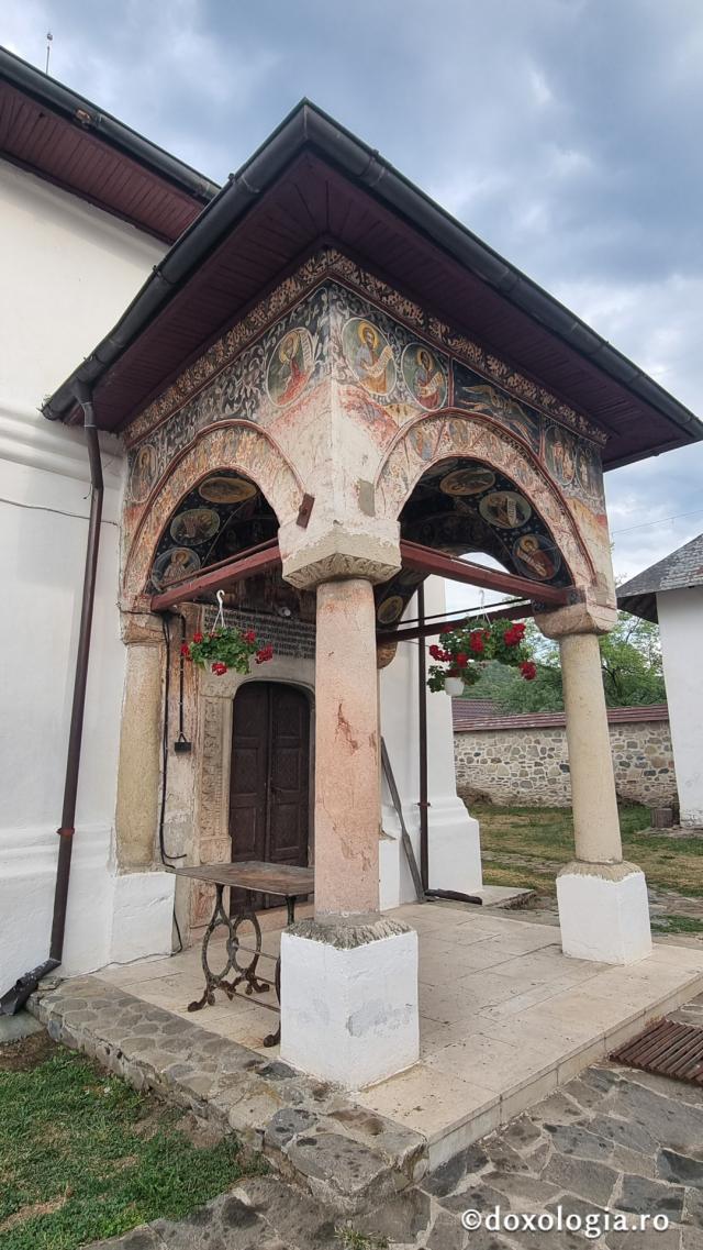 Biserica „Sfinții Apostoli Petru și Pavel”