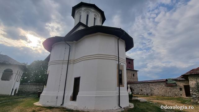 Biserica „Sfinții Apostoli Petru și Pavel”