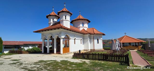 Schitul „Acoperământul Maicii Domnului” Șura Mare