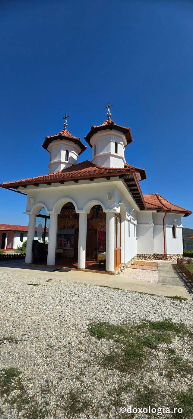 Schitul „Acoperământul Maicii Domnului” Șura Mare