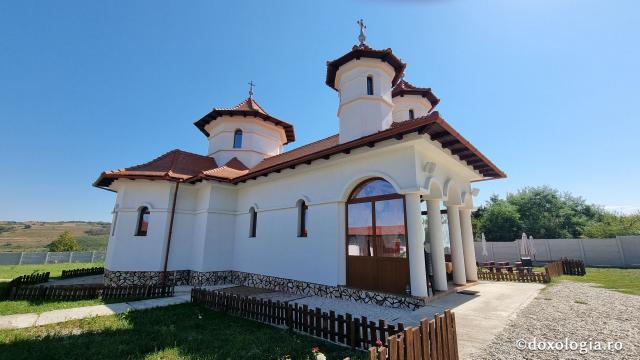 Schitul „Acoperământul Maicii Domnului” Șura Mare