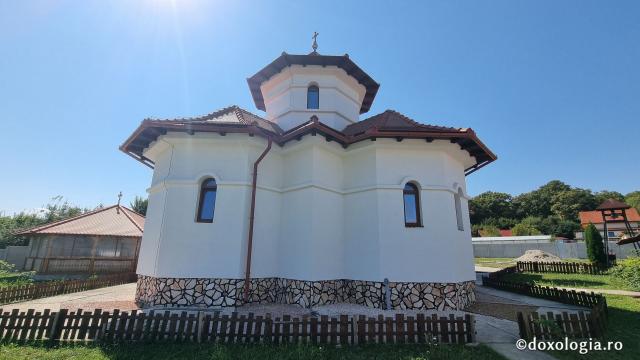 Schitul „Acoperământul Maicii Domnului” Șura Mare